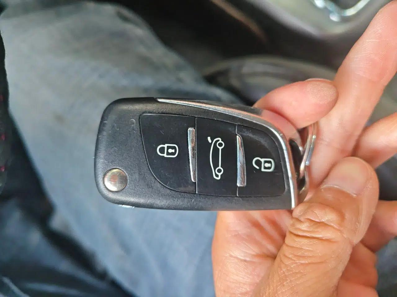 Geely Auto Classic Emgrand 2013 Sedan 1.5L Manual Entry-Level Model — миниатюра 9