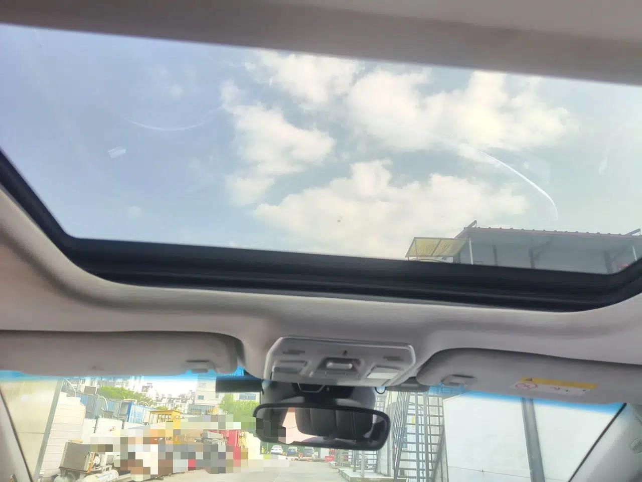 Geely Auto Emgrand GT New Energy 2018 1.5T PHEV Yao Ling Edition — миниатюра 19