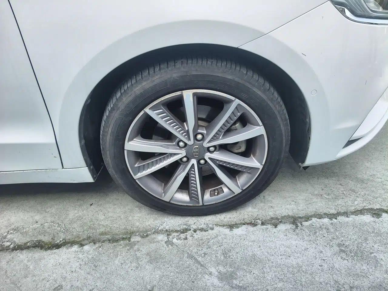 Geely Auto Emgrand GT New Energy 2018 1.5T PHEV Yao Ling Edition — миниатюра 8
