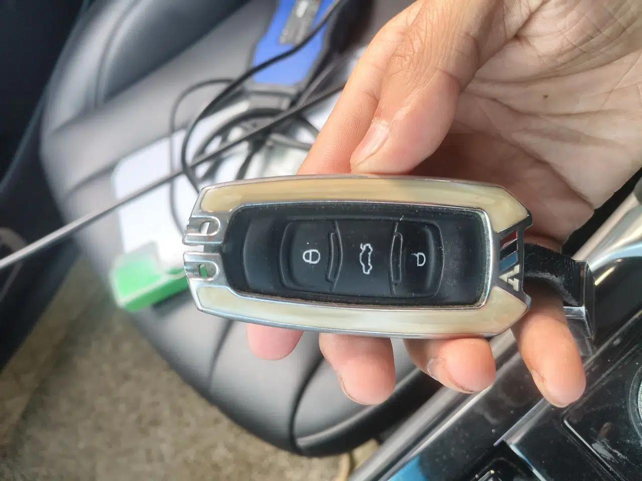 Geely Auto Emgrand GT New Energy 2018 1.5T PHEV Yao Ling Edition — миниатюра 9