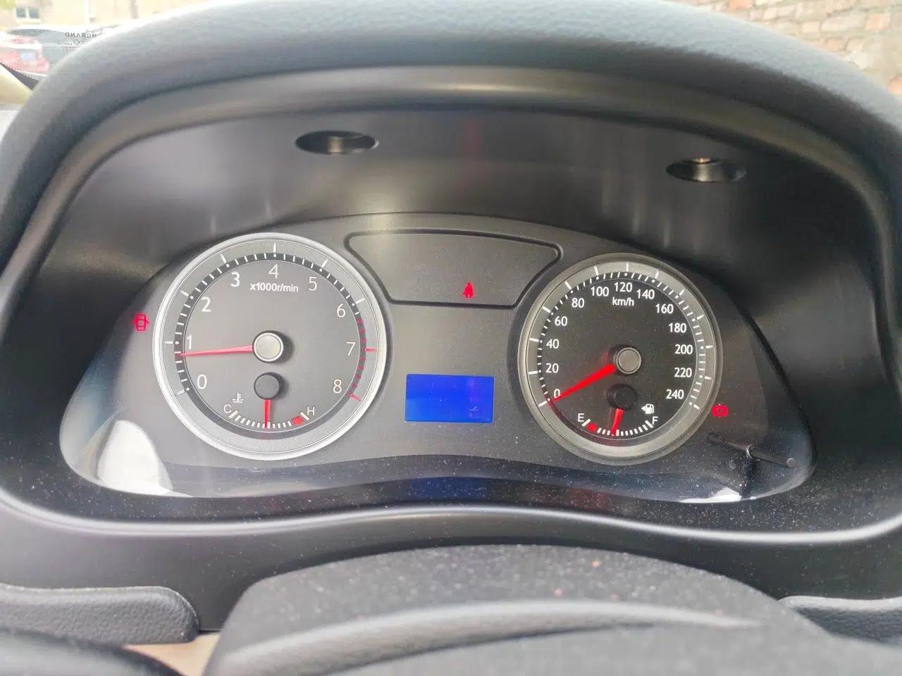 Geely Auto EC8 2011 2.0L Manual Comfort Edition — миниатюра 12
