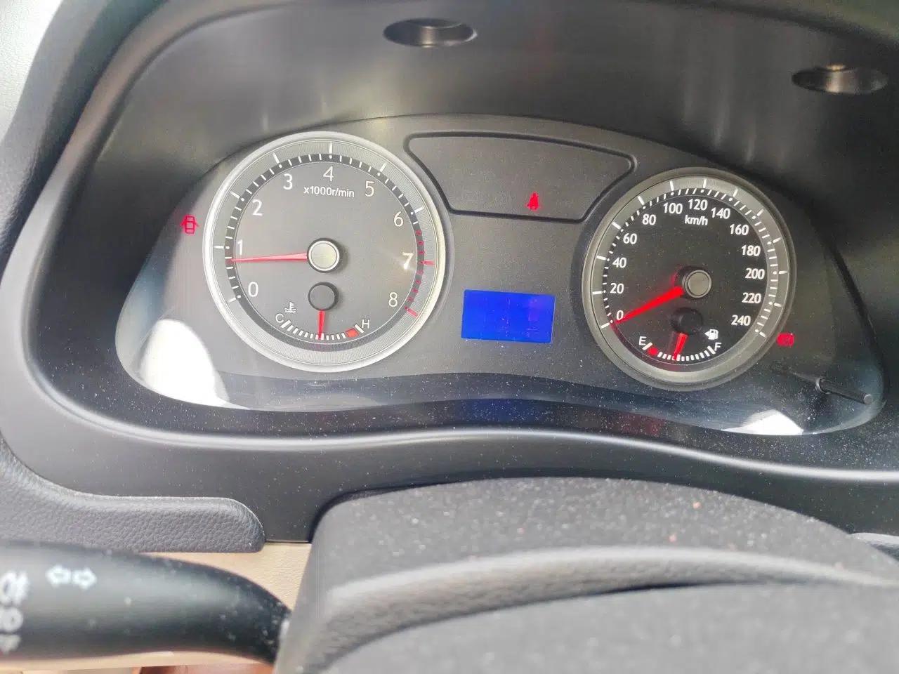 Geely Auto EC8 2011 2.0L Manual Comfort Edition — миниатюра 13