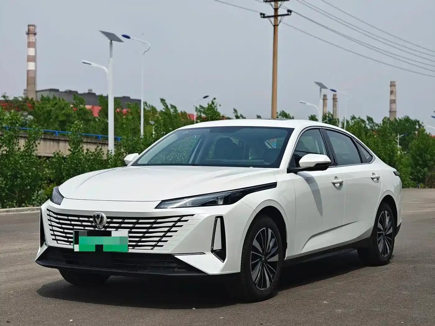 Changan Eado PHEV 2025 Smart Blue Whale 145KM Battleship Edition — миниатюра 1