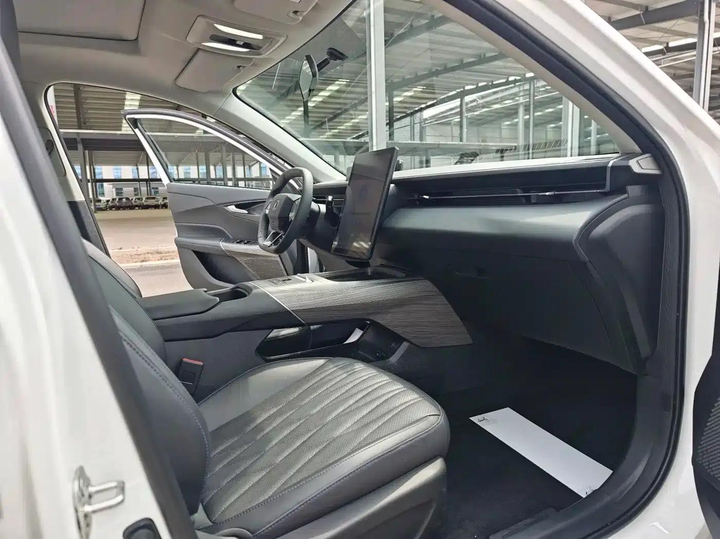 Changan Eado PHEV 2025 Smart Blue Whale 145KM Battleship Edition — миниатюра 6