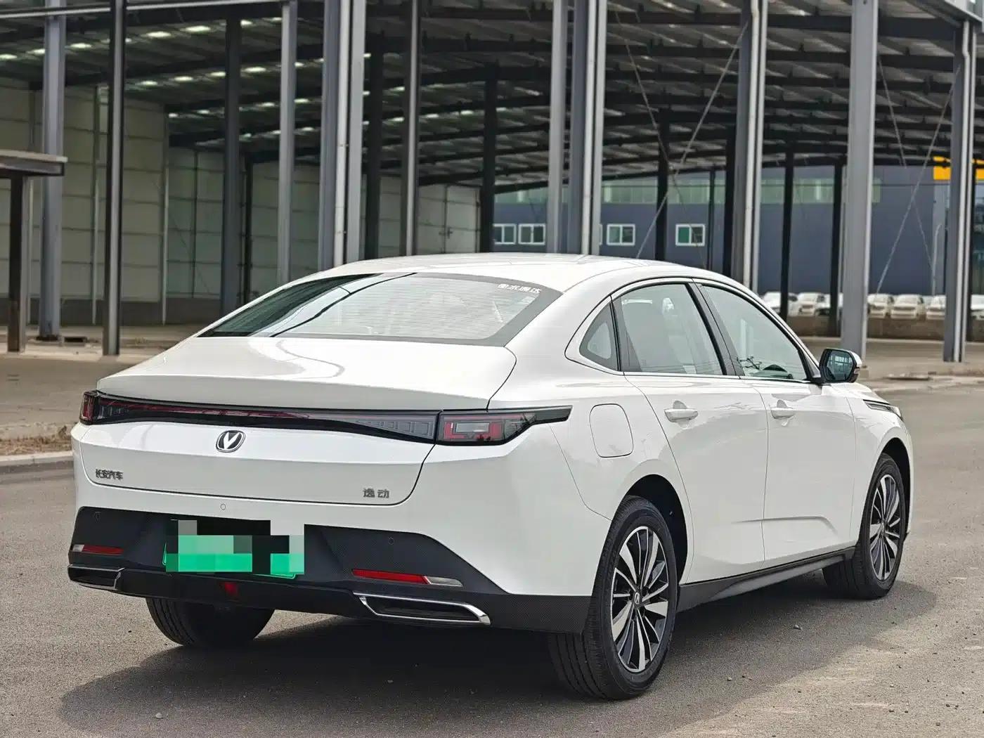 Changan Eado PHEV 2025 Smart Blue Whale 145KM Battleship Edition — миниатюра 8