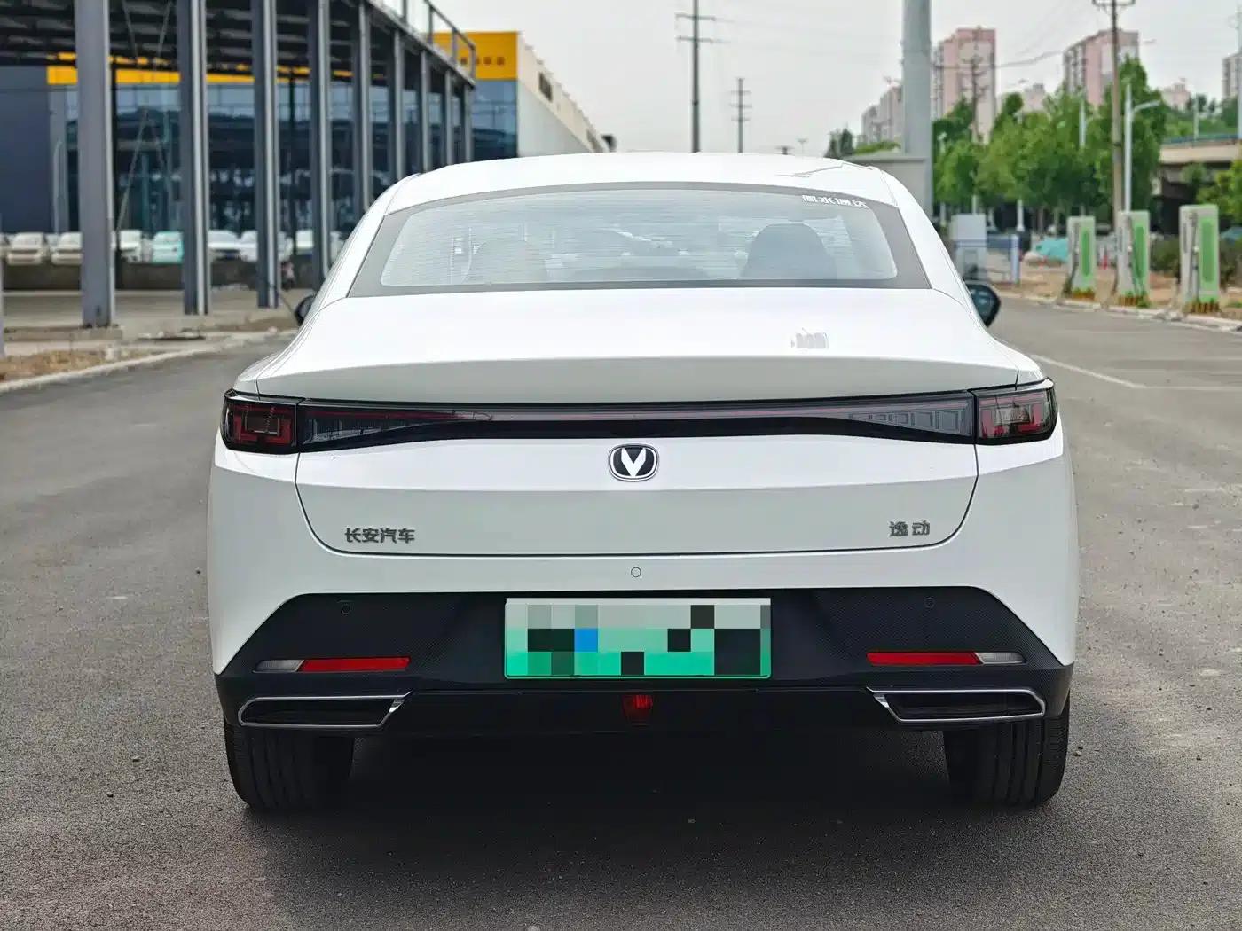 Changan Eado PHEV 2025 Smart Blue Whale 145KM Battleship Edition — миниатюра 9