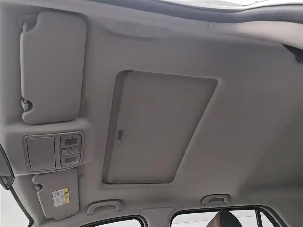 Changan Oushang CX70 2016 1.6L Manual Deluxe Edition — миниатюра 14