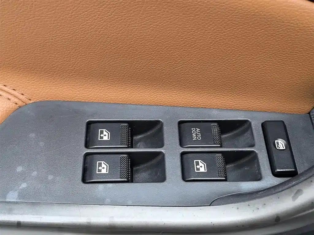 Changan Oushang CX70 2016 1.6L Manual Deluxe Edition — миниатюра 9