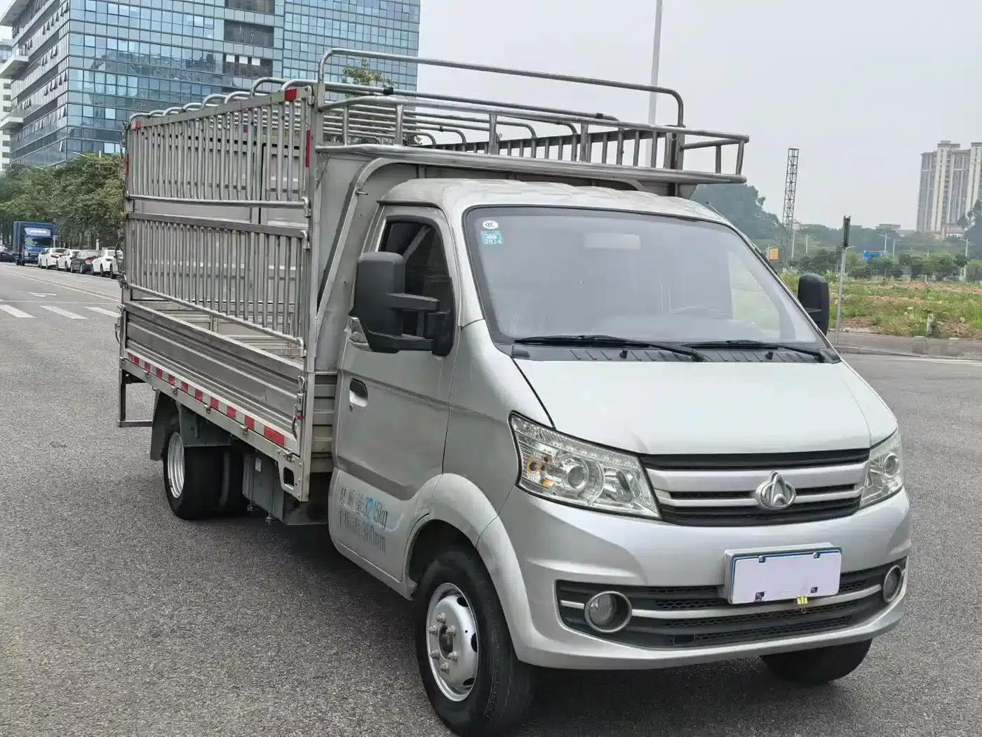 Crossover King X5 2021 1.6L Gasoline Comfort Edition Single Cab, Dual Rear Wheels, 3400mm Cargo Box (DAM16KR) — миниатюра 3