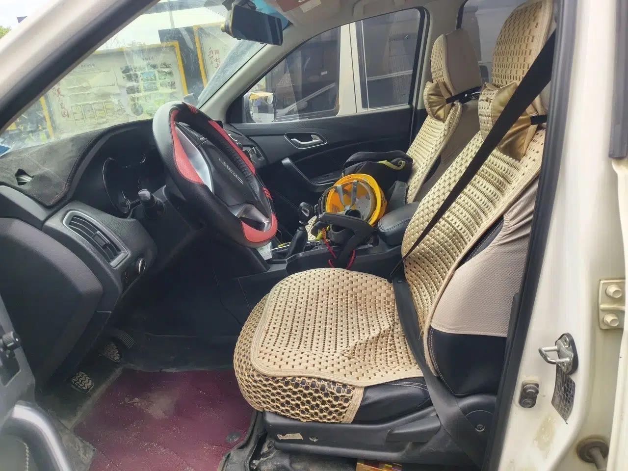 JMC Yuhu 7 2019 2.0T Diesel Manual 4x4 Comfort Edition China VI Standard Long Wheelbase JX4D20A6L — миниатюра 16