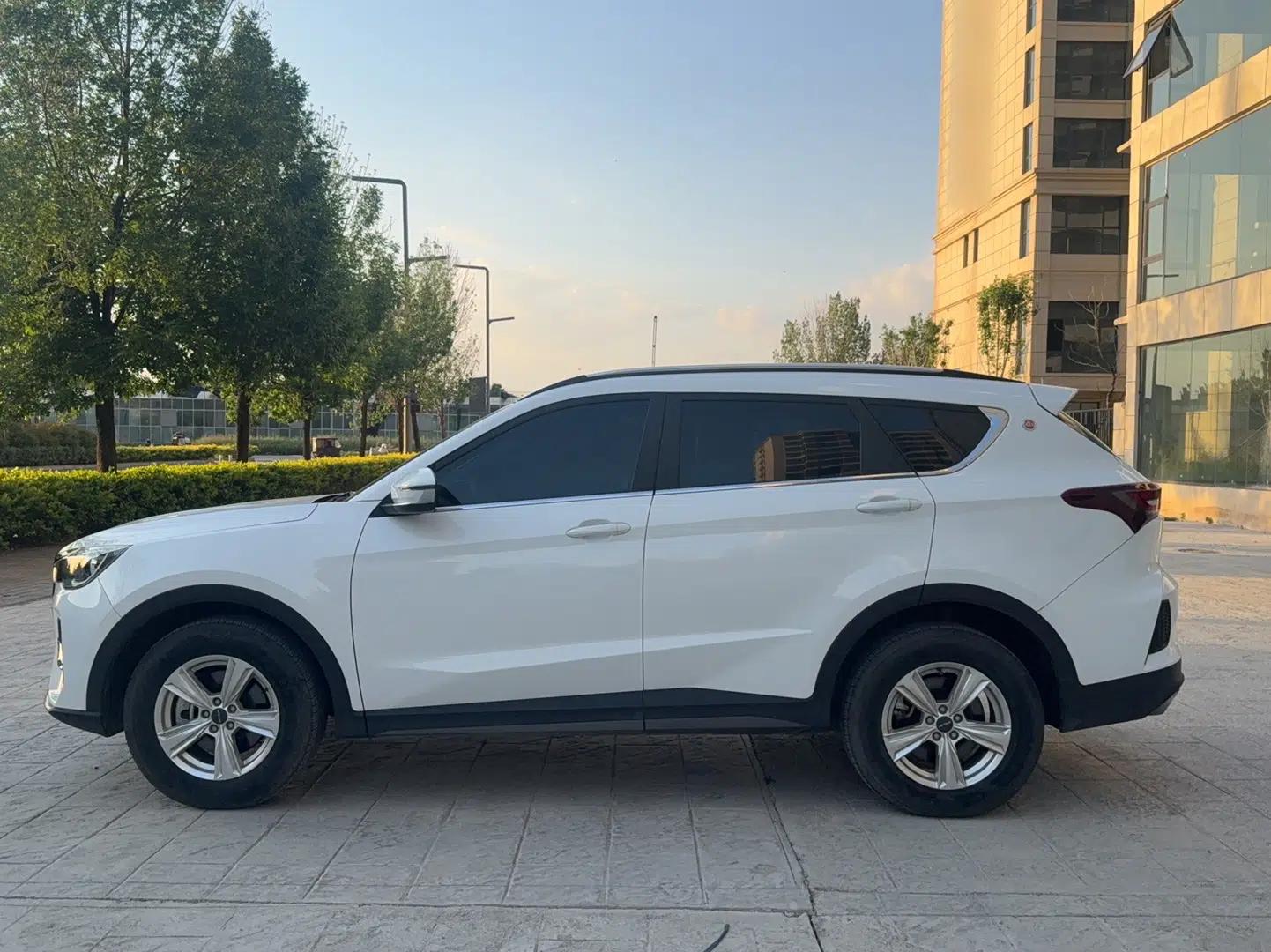 JETOUR X70S 2022 1.5T Manual Fanghua Edition 5 Seats — миниатюра 6