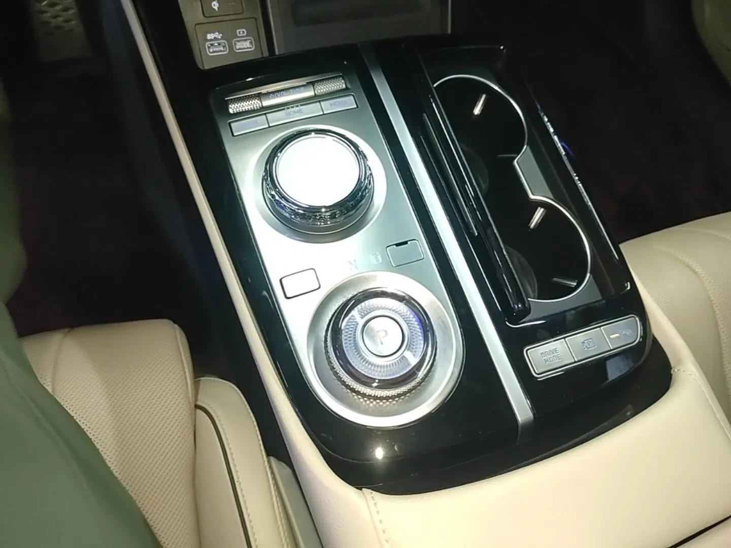 Genesis G80 2023 2.5T Rear-Drive Luxury Edition — миниатюра 17