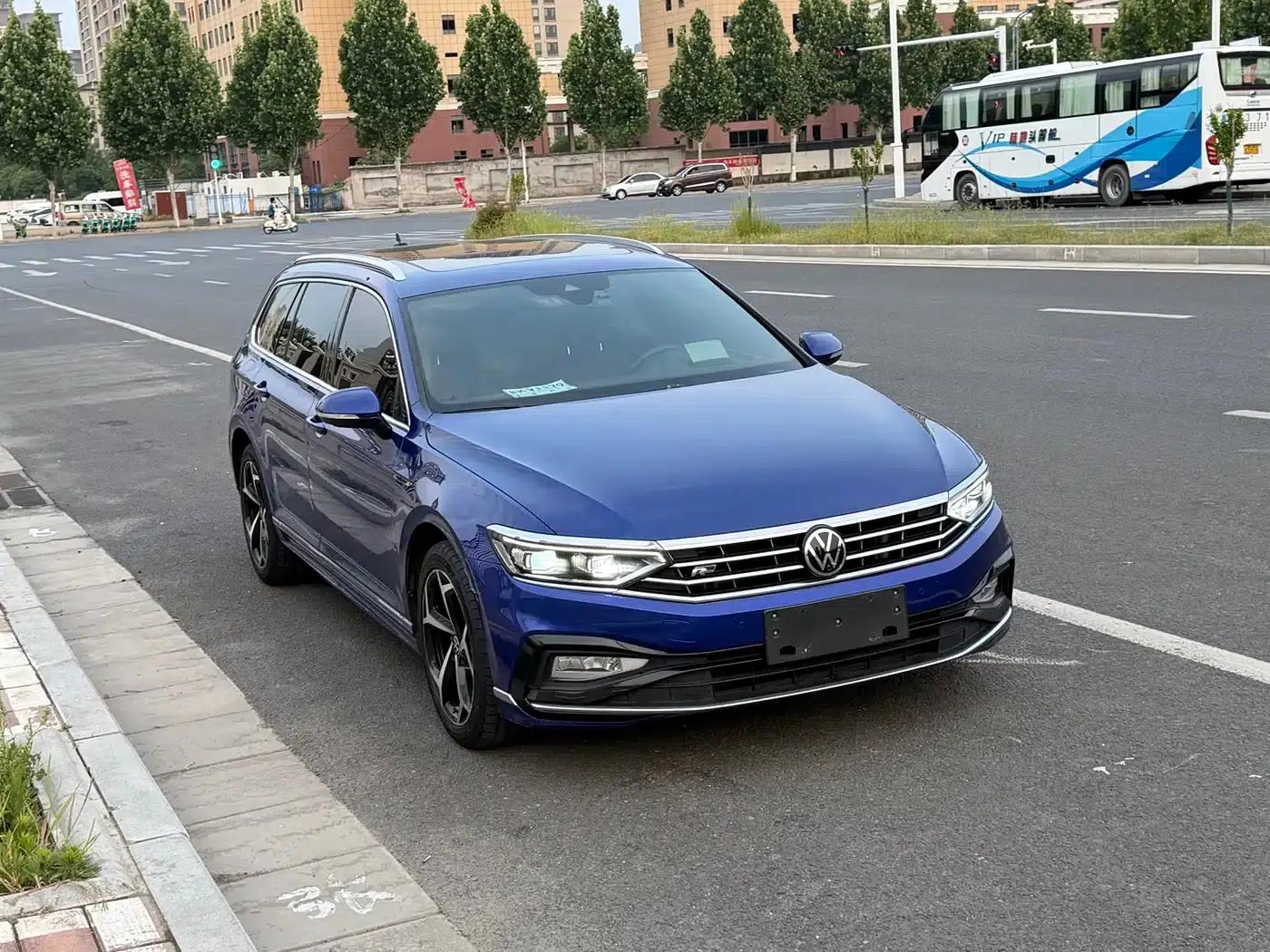 Passat Variant 2021 2.0T Long Range Edition — миниатюра 3