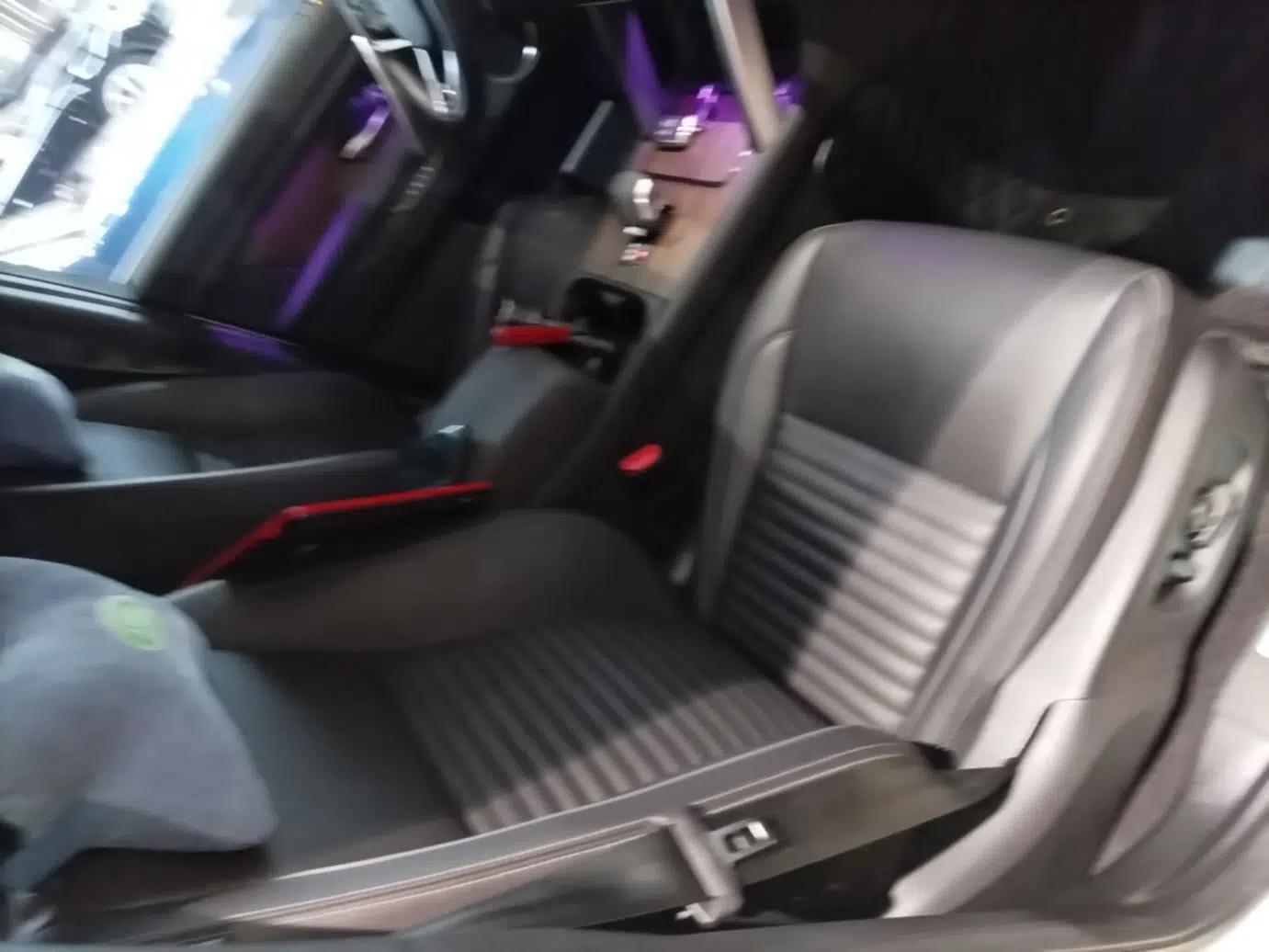 Land Rover Discovery Sport New Energy 2023 1.5T P300e Plug-in Hybrid Electric Version — миниатюра 23
