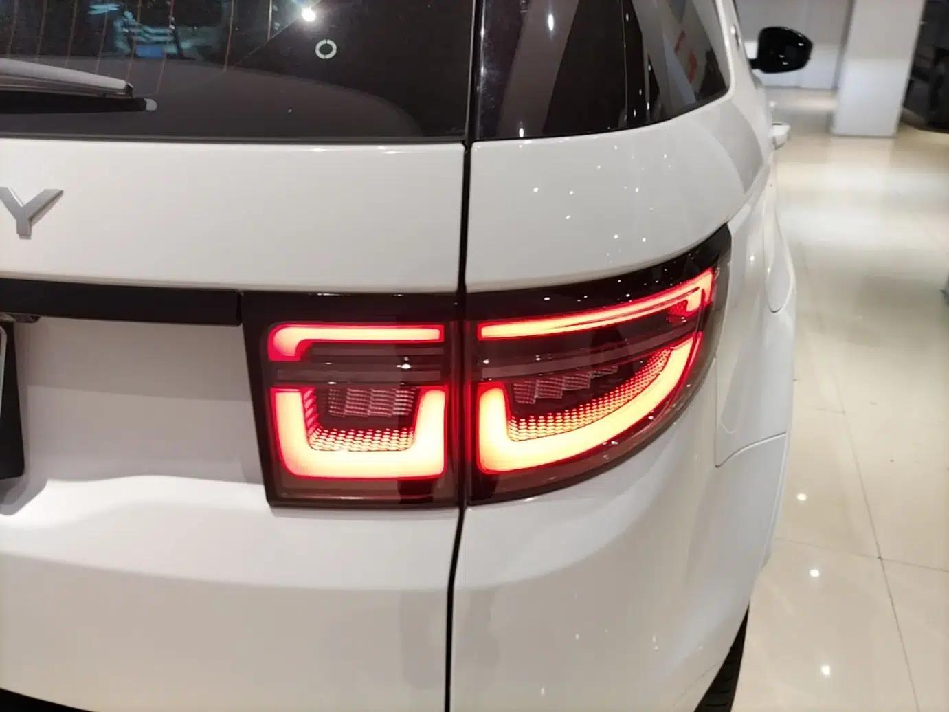 Land Rover Discovery Sport New Energy 2023 1.5T P300e Plug-in Hybrid Electric Version — миниатюра 7