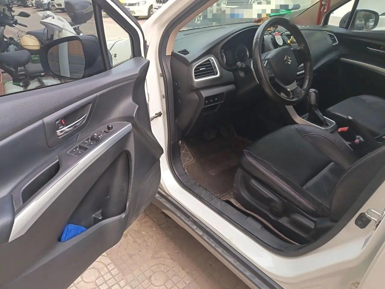 Suzuki S-Cross 2014 1.6L CVT Two-Wheel Drive Elite Version — миниатюра 17