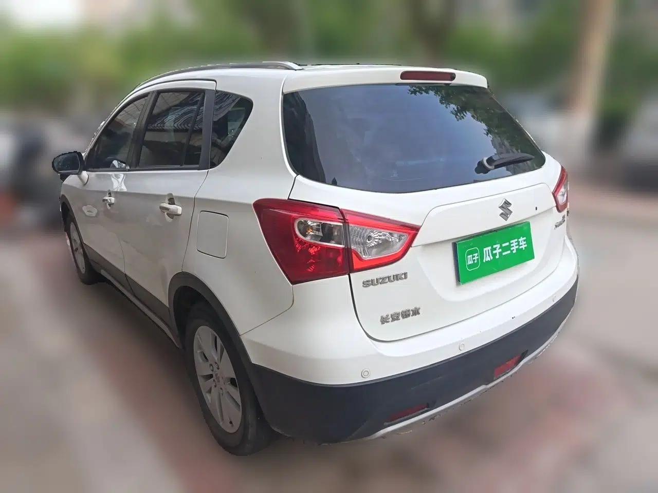 Suzuki S-Cross 2014 1.6L CVT Two-Wheel Drive Elite Version — миниатюра 4