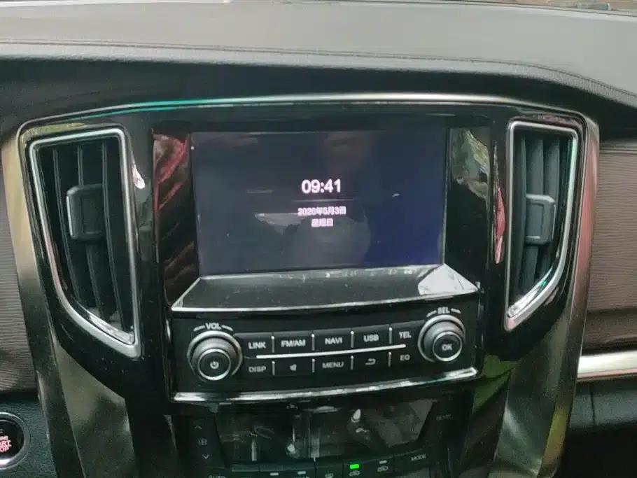 Fengxing CM7 2018 Facelift 2.0T Automatic Premium Edition — миниатюра 13