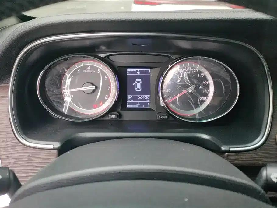 Fengxing CM7 2018 Facelift 2.0T Automatic Premium Edition — миниатюра 14
