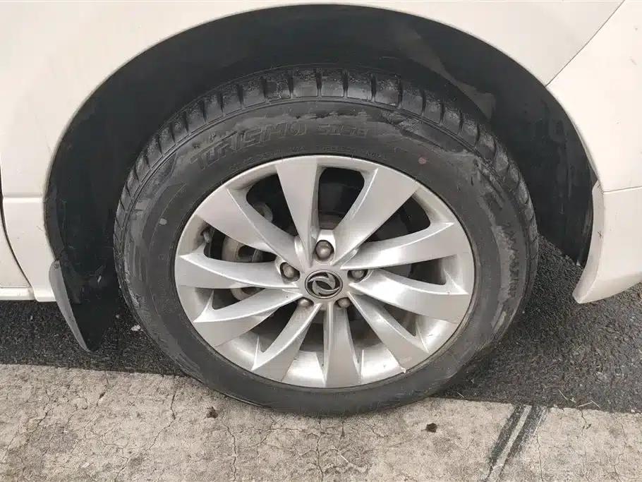 Fengxing CM7 2018 Facelift 2.0T Automatic Premium Edition — миниатюра 6