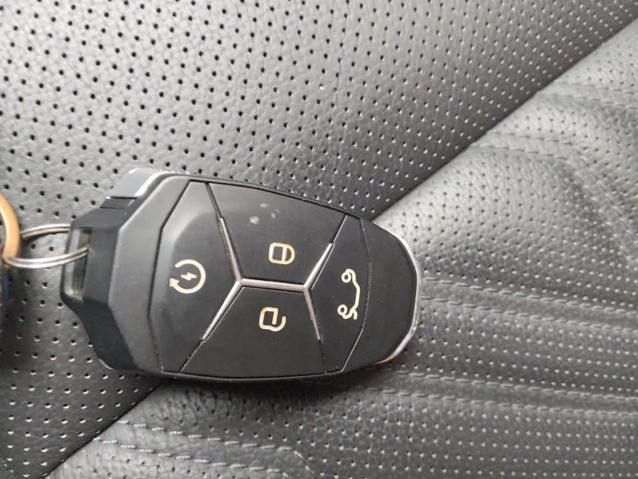 Lynk & Co 02 Hatchback 2021 2.0TD Halo Driving Control Kit Edition — миниатюра 9