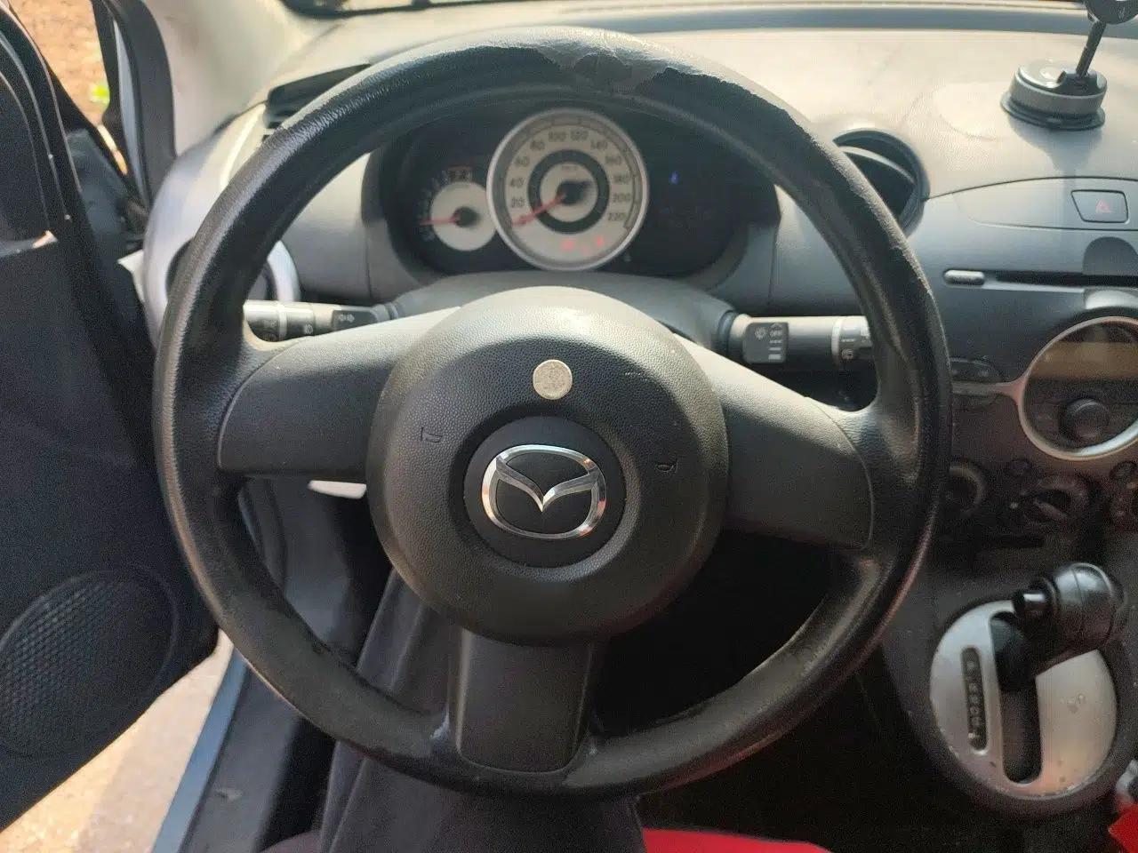 Mazda 2 2007 1.3L Automatic Standard Edition — миниатюра 11