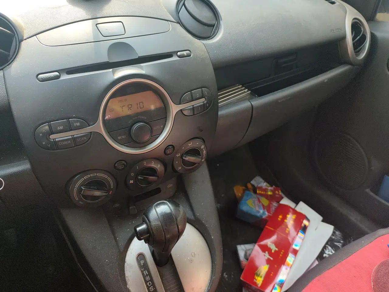 Mazda 2 2007 1.3L Automatic Standard Edition — миниатюра 14