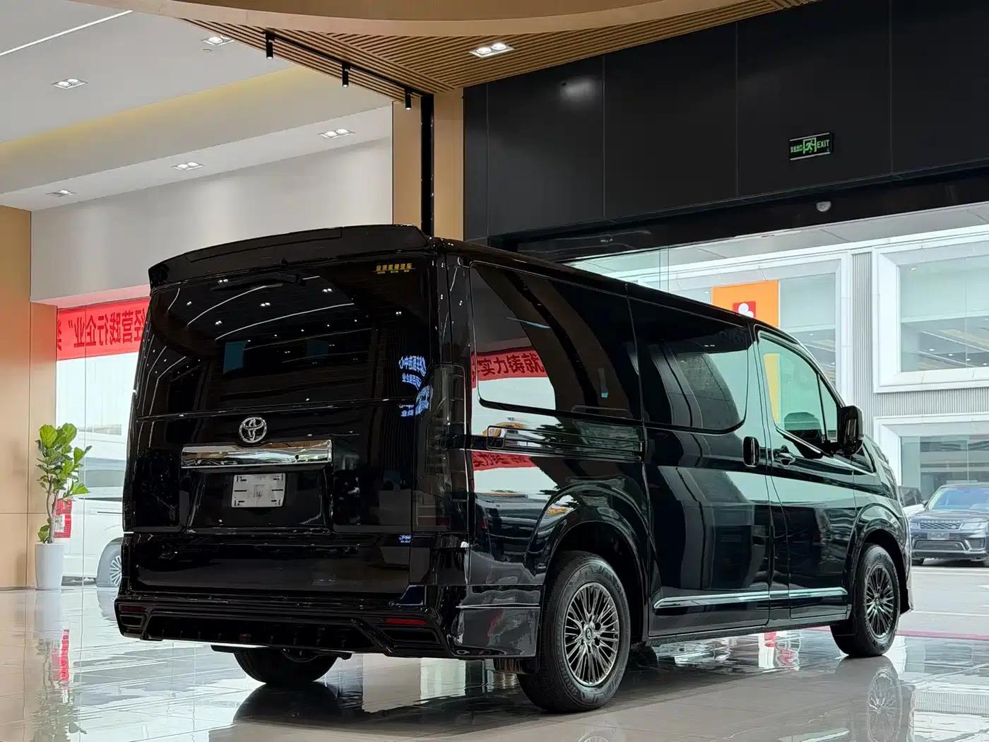 2025 HIACE 3.5L Automatic — миниатюра 12