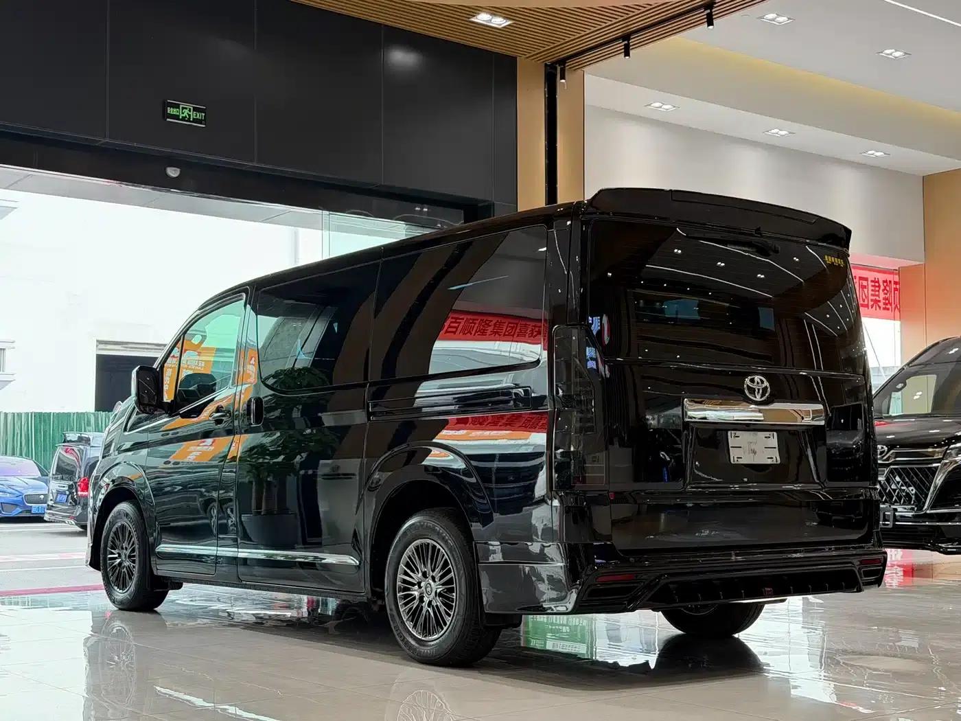 2025 HIACE 3.5L Automatic — миниатюра 10