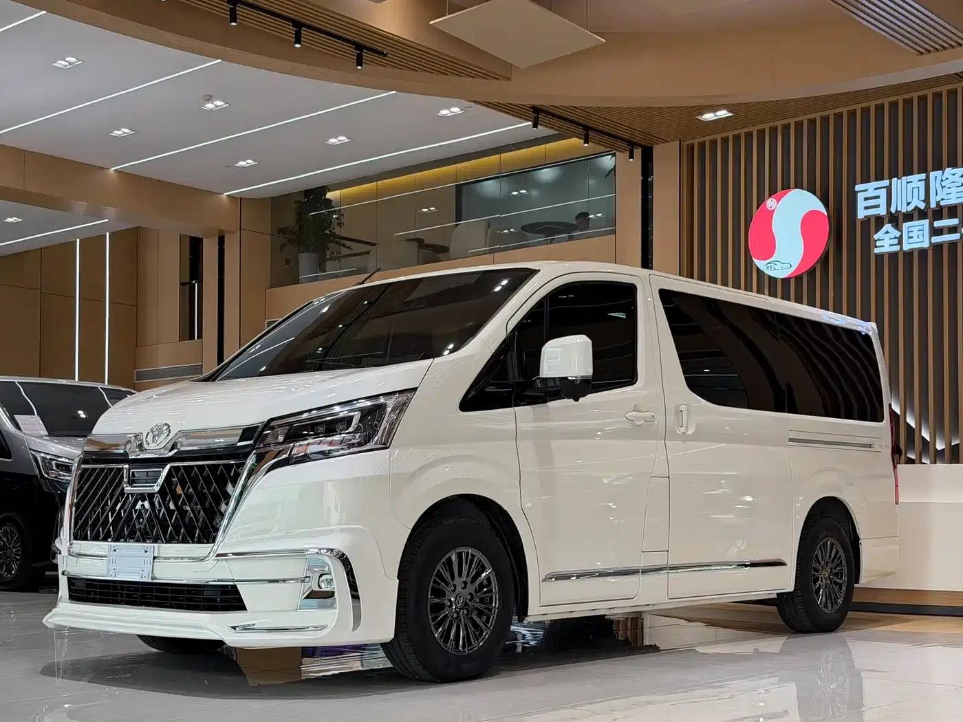 2025 HIACE 3.5L Automatic — миниатюра 2