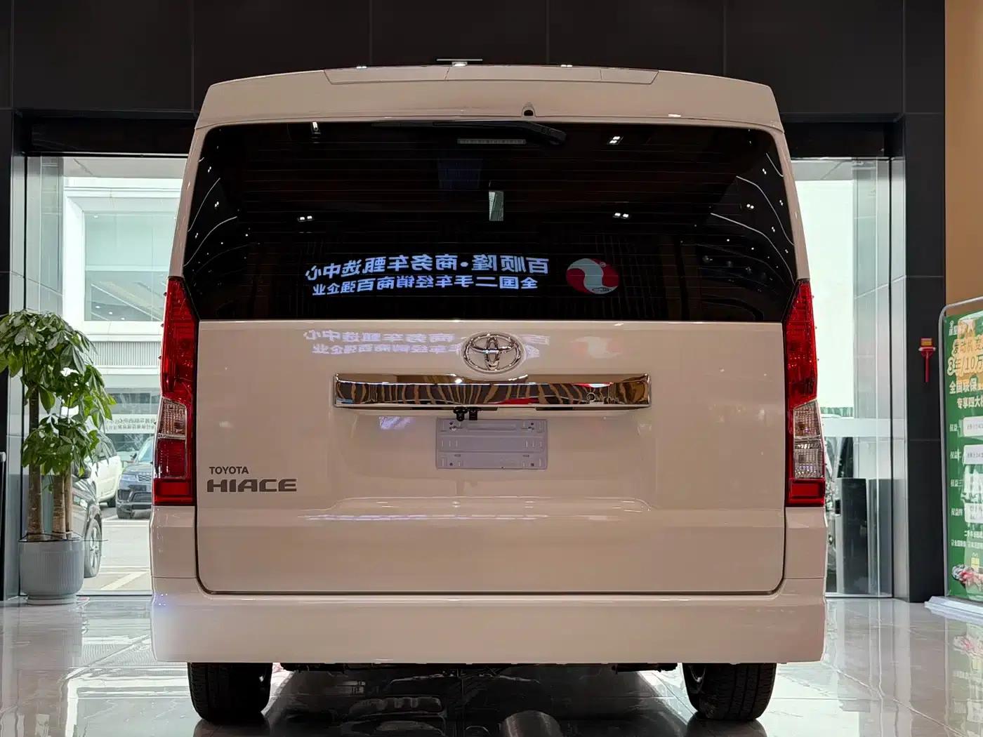 2025 HIACE 3.5L Automatic — миниатюра 12
