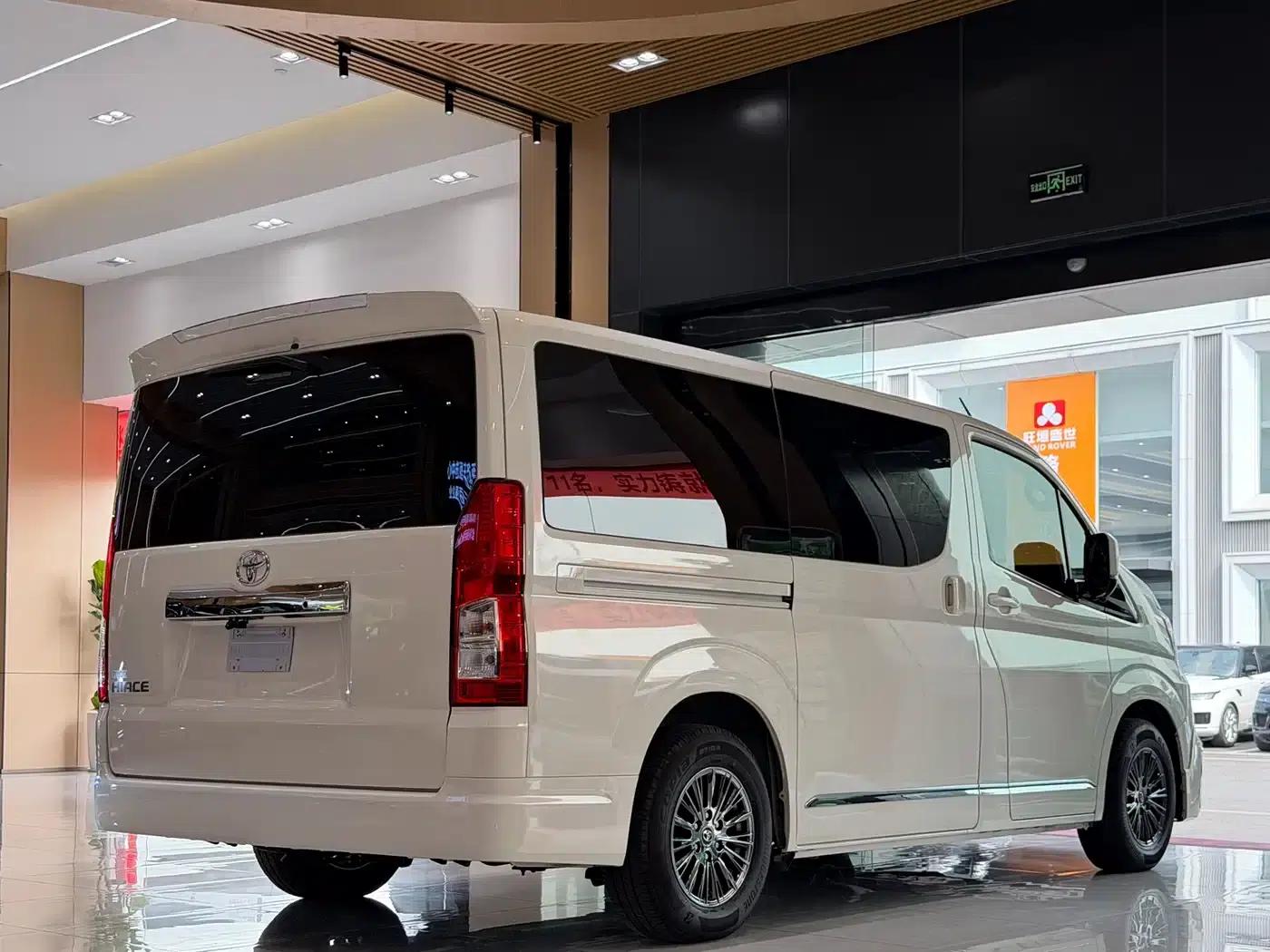 2025 HIACE 3.5L Automatic — миниатюра 13