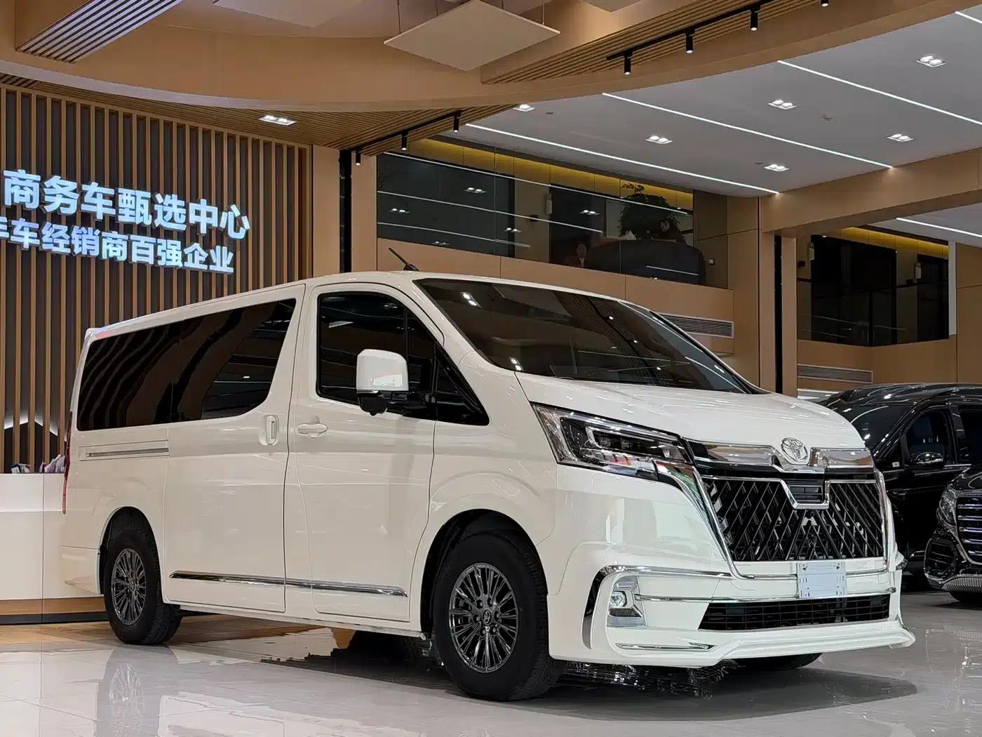 2025 HIACE 3.5L Automatic — миниатюра 3