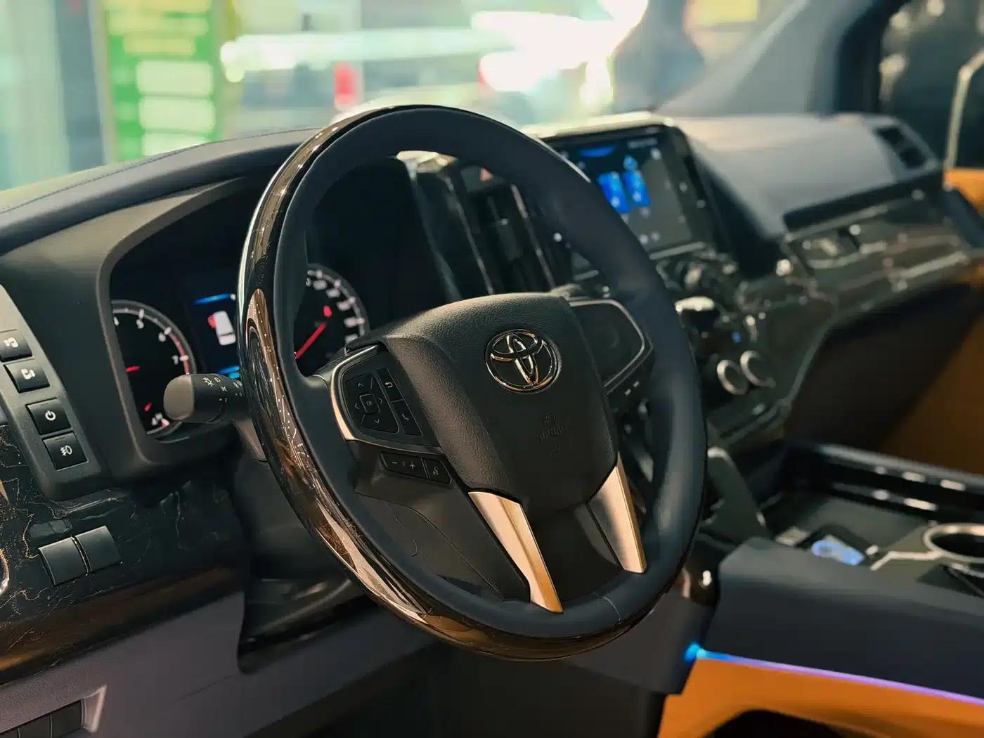 2025 HIACE 3.5L Automatic — миниатюра 4