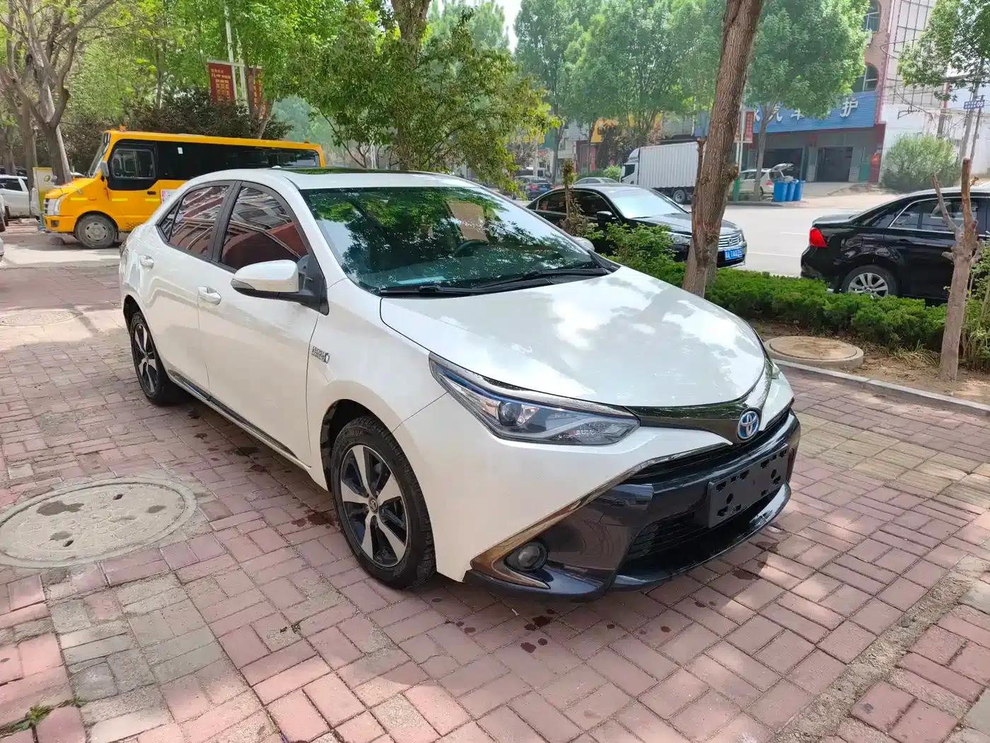 Levin Hybrid E+ 2019 1.8PH GS E-CVT Elite Sunroof Edition — миниатюра 3