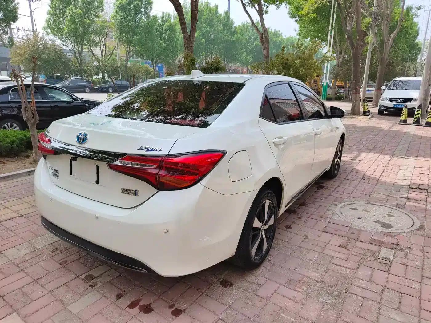 Levin Hybrid E+ 2019 1.8PH GS E-CVT Elite Sunroof Edition — миниатюра 6