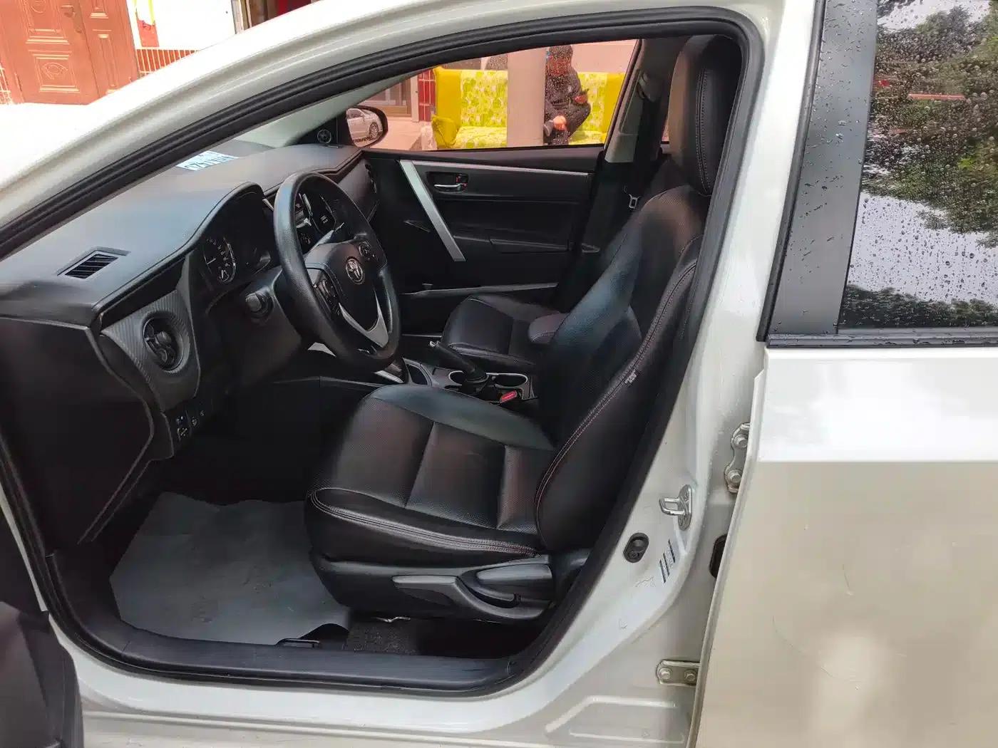 Levin Hybrid E+ 2019 1.8PH GS E-CVT Elite Sunroof Edition — миниатюра 8