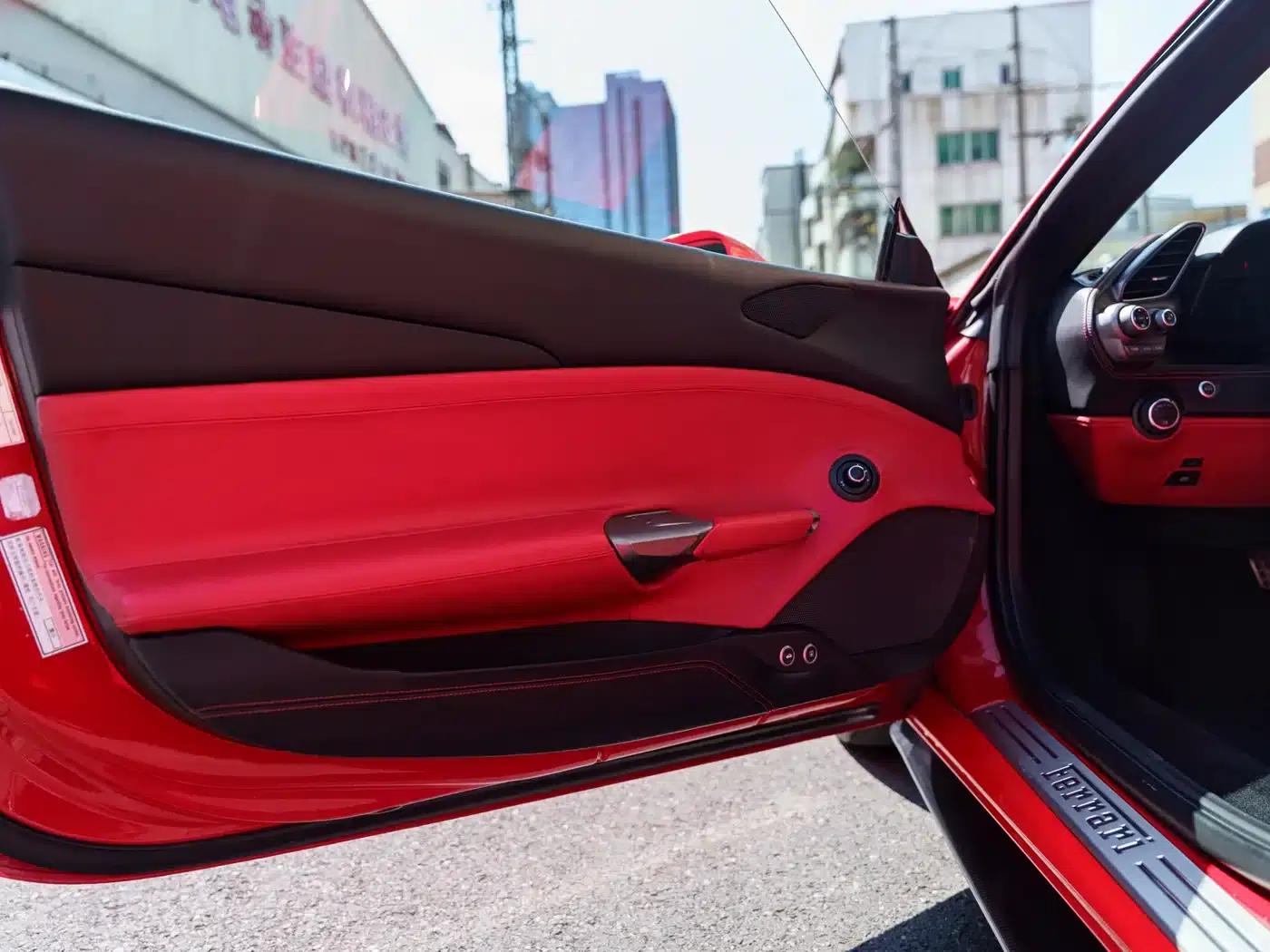 2015 Ferrari 488 GTB — миниатюра 12