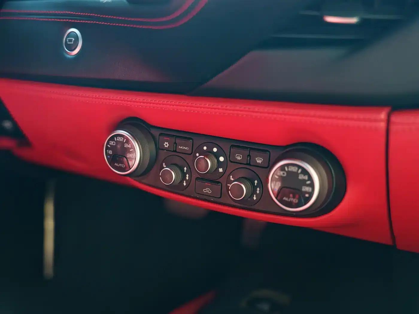 2015 Ferrari 488 GTB — миниатюра 15