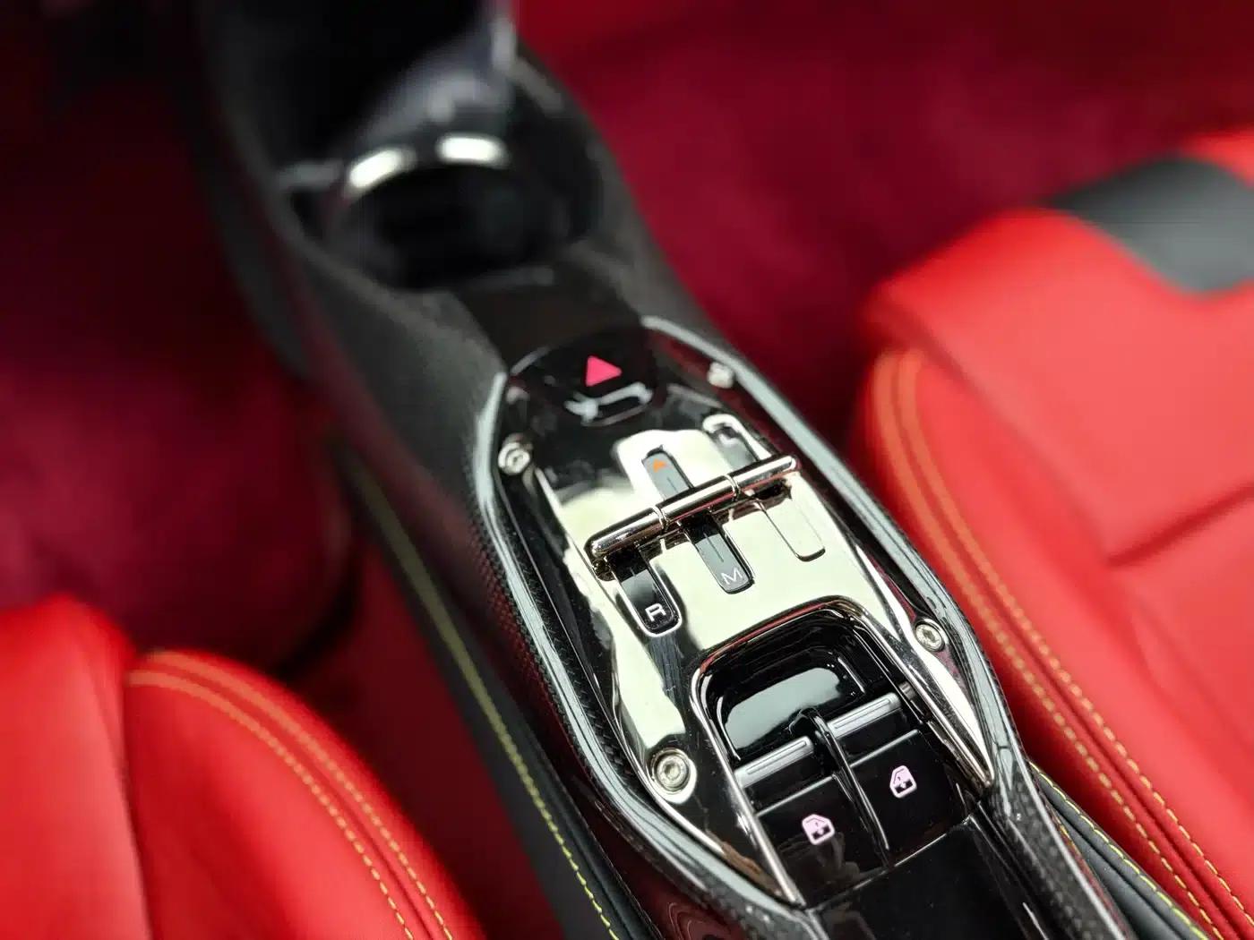 SF90 2020 3.9T V8 Stradale — миниатюра 13