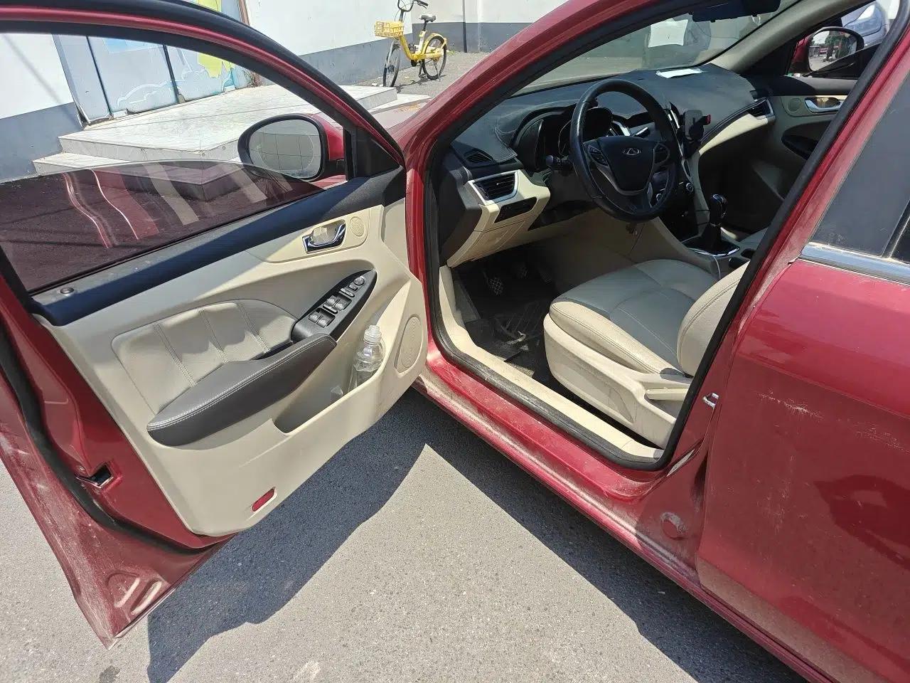 Chery Arrizo 7 2015 1.6L Manual ZhiShang Edition — миниатюра 17
