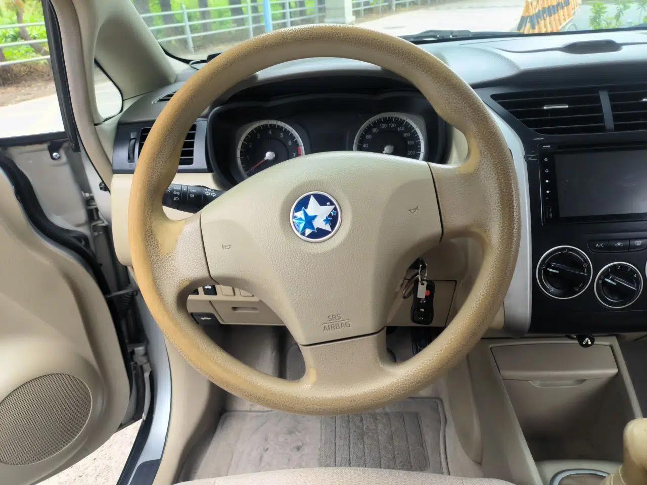 Venucia D50 2013 1.6L Manual Fashion Edition — миниатюра 11