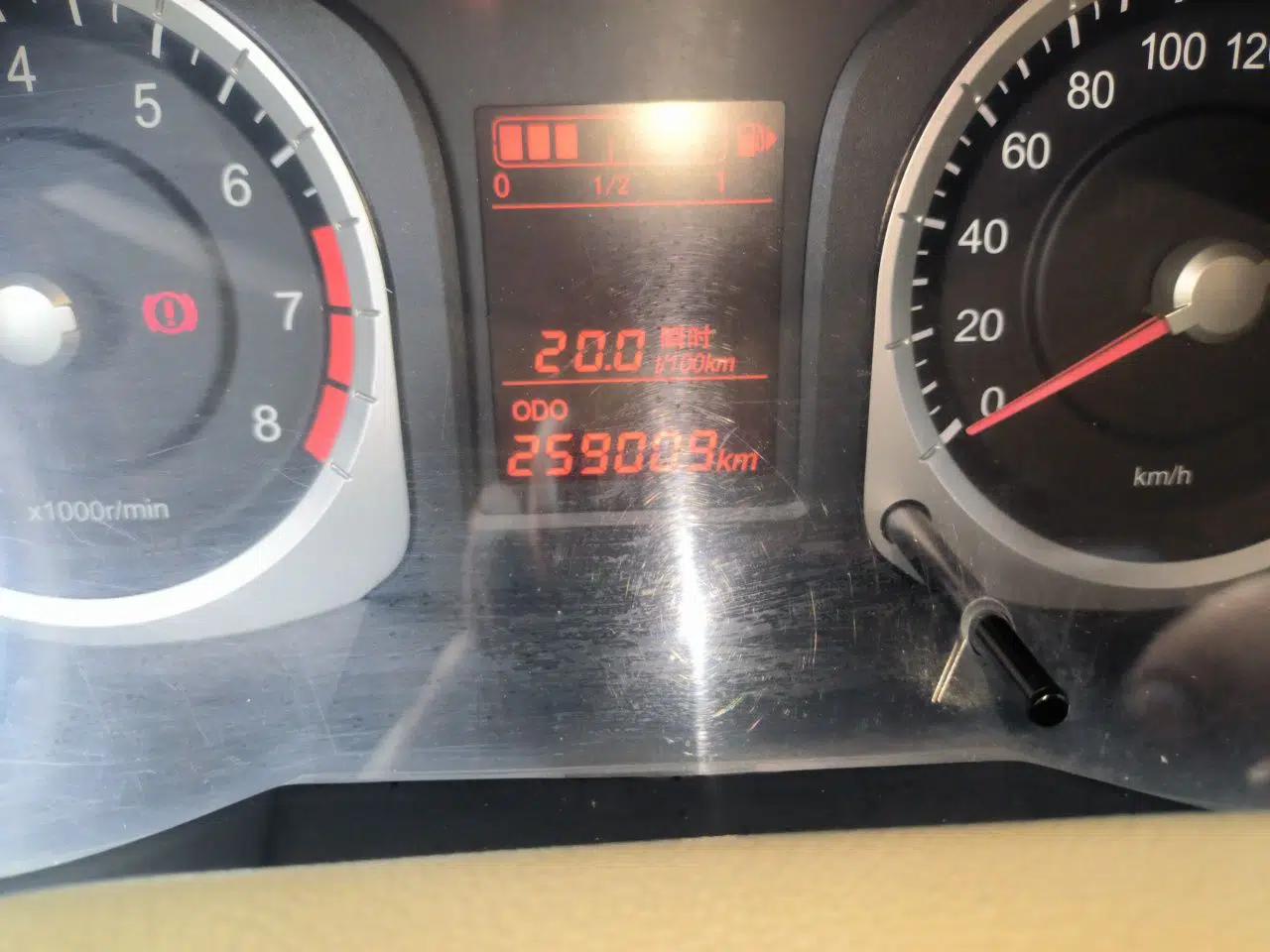 Venucia D50 2013 1.6L Manual Fashion Edition — миниатюра 13