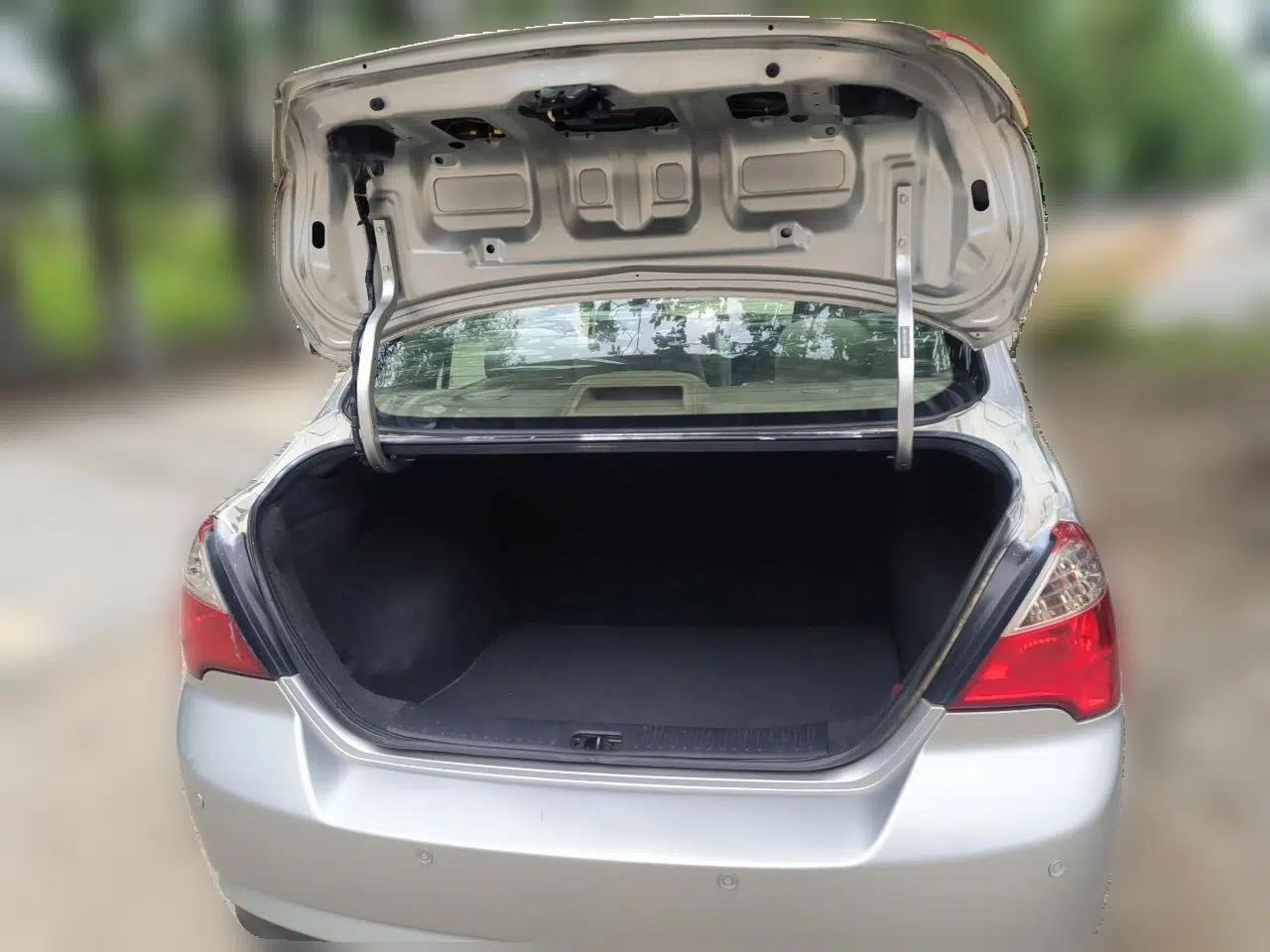 Venucia D50 2013 1.6L Manual Fashion Edition — миниатюра 20