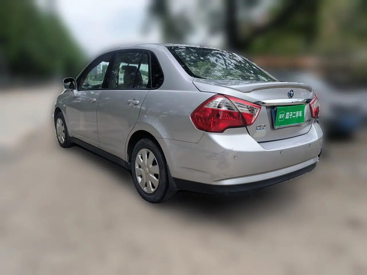 Venucia D50 2013 1.6L Manual Fashion Edition — миниатюра 4