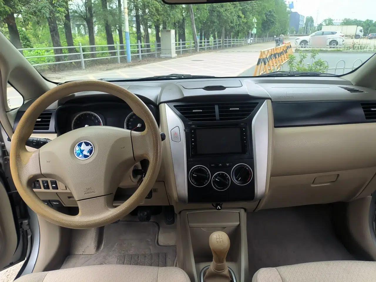 Venucia D50 2013 1.6L Manual Fashion Edition — миниатюра 10