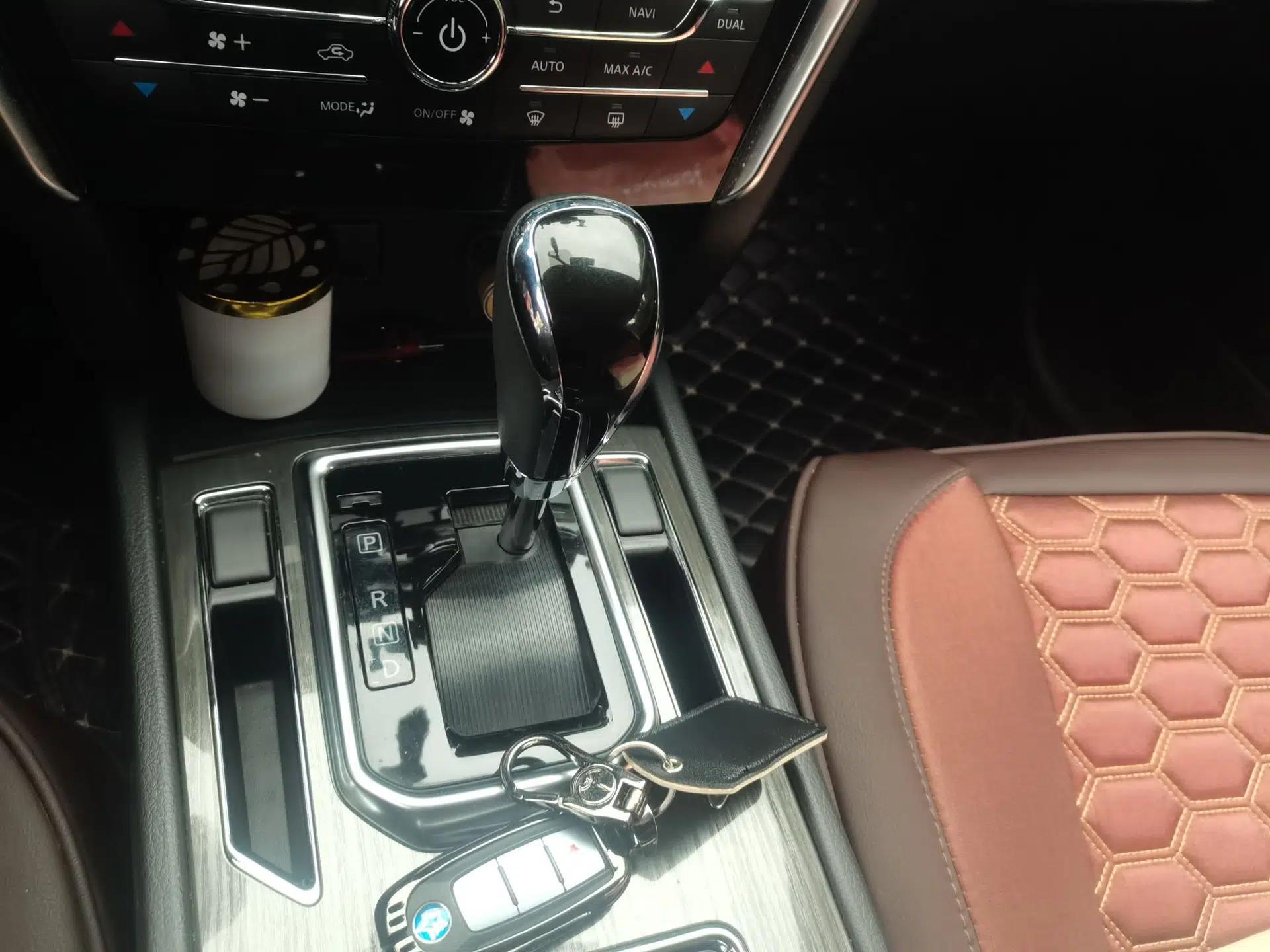 Venucia T90 2018 2.0L CVT Smart Connect Fashion Edition China V Standard — миниатюра 15