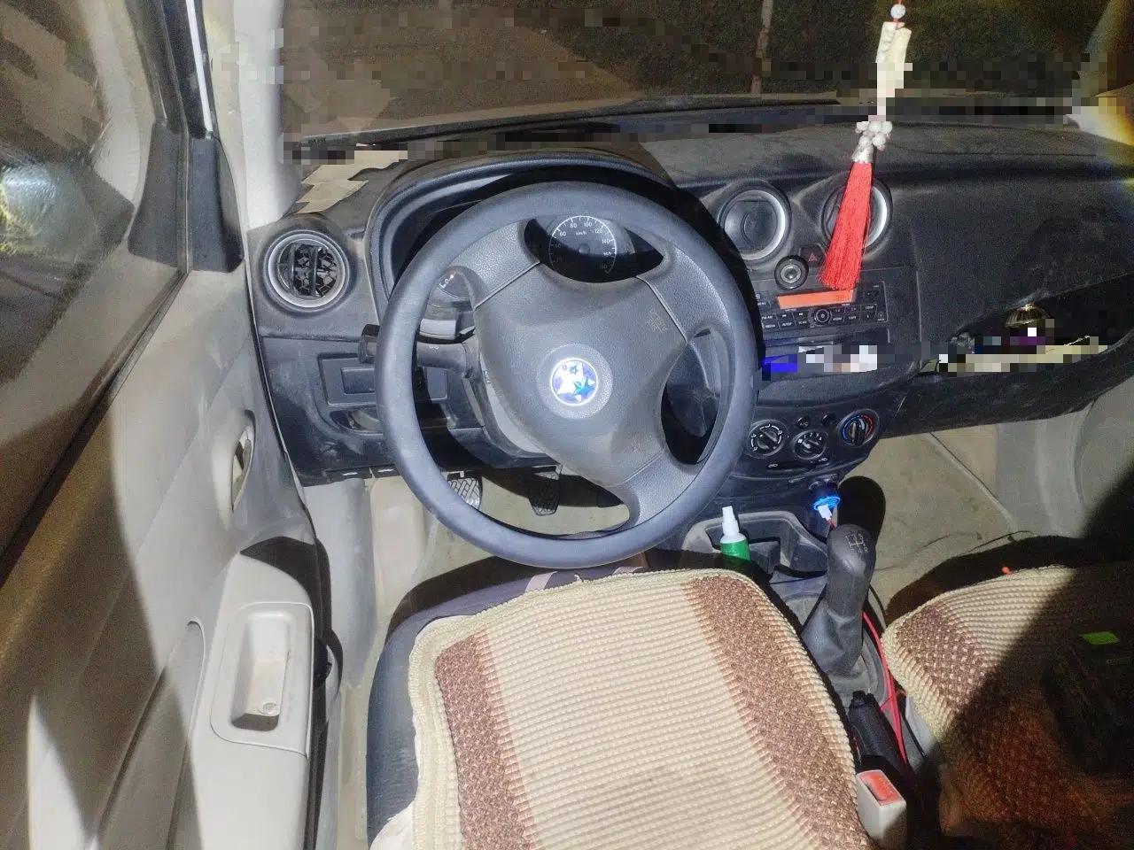 Venucia R30 2014 1.2L Manual Easy-Enjoy Version — миниатюра 11