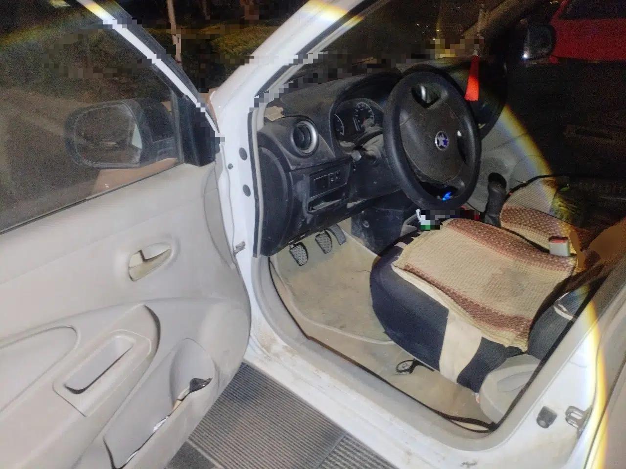 Venucia R30 2014 1.2L Manual Easy-Enjoy Version — миниатюра 17