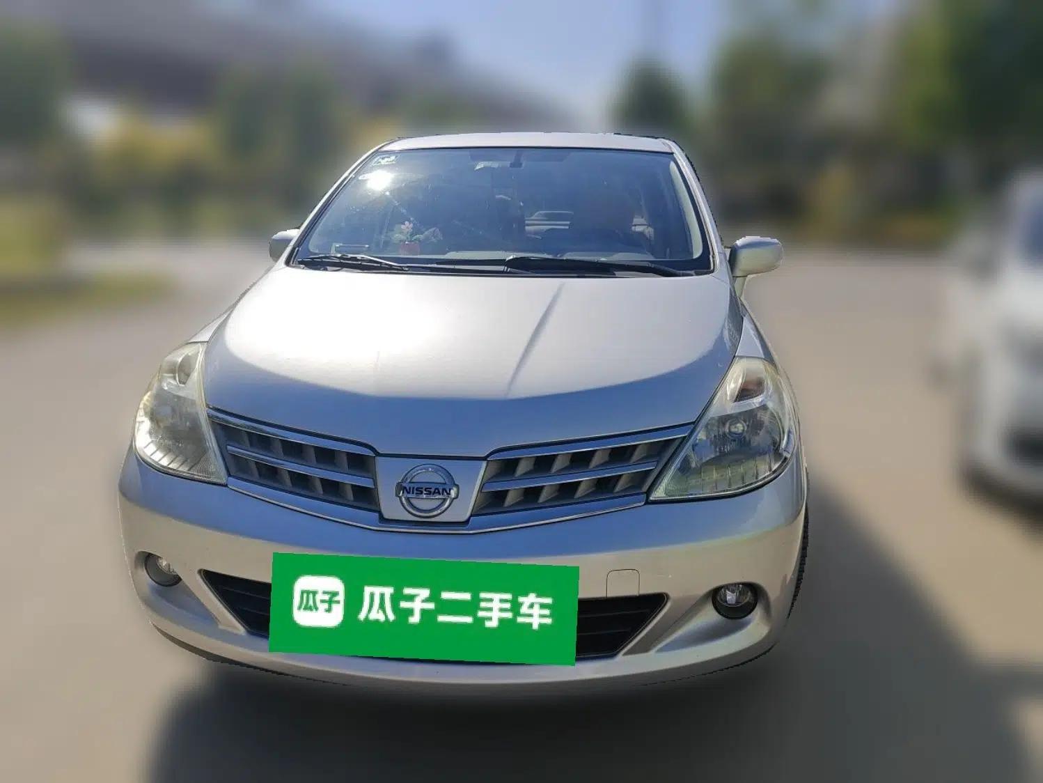 Nissan Tiida Sedan 2008 1.6L Manual Fashion Edition — миниатюра 2